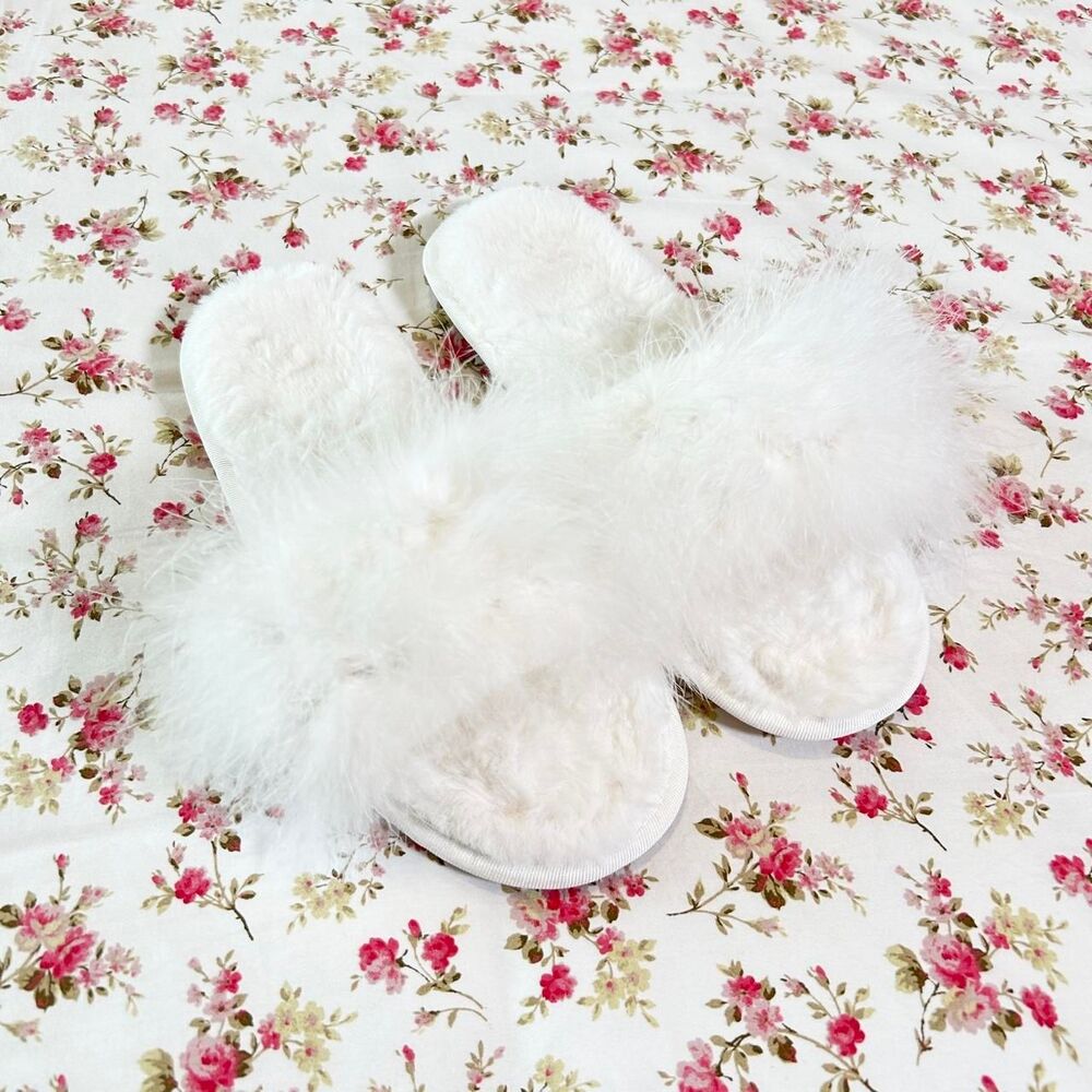 White faux fur & feather slippers 7.5/8.5
